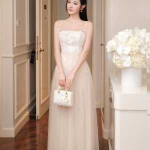 Đầm Ren Thêu Bông